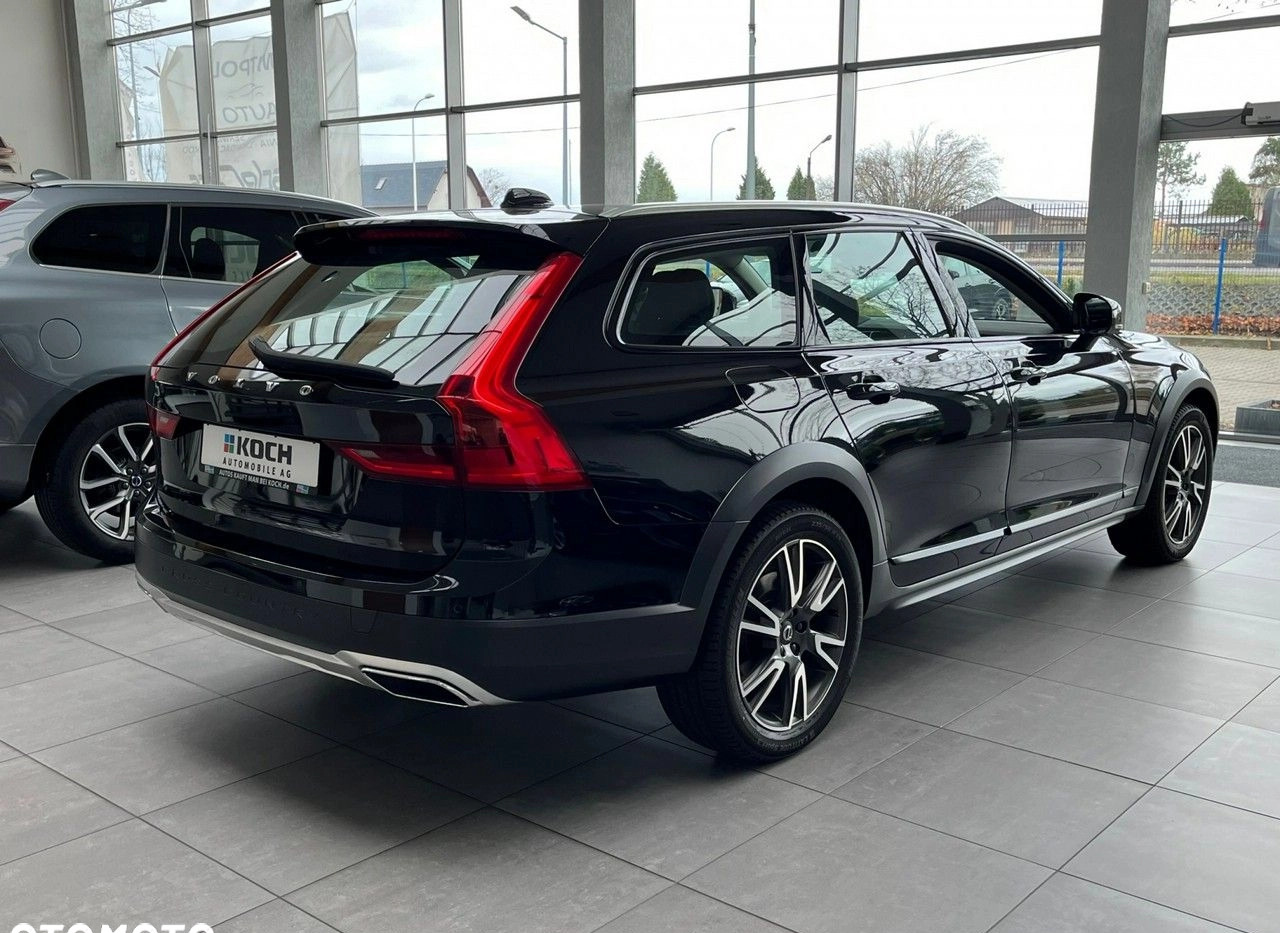 Volvo V90 Cross Country cena 159500 przebieg: 83000, rok produkcji 2019 z Krzyż Wielkopolski małe 67